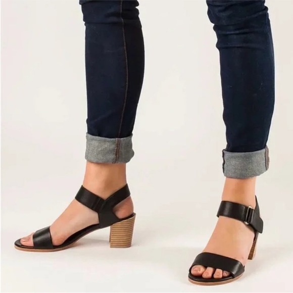 Stuart Weitzman Black Sandals - Picture 3 of 8